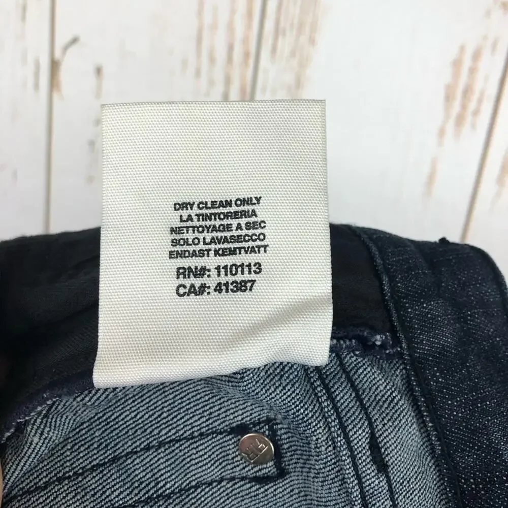 Rock & Republic, Boot Cut Dark Wash Jeans, 28. In excellent condition!